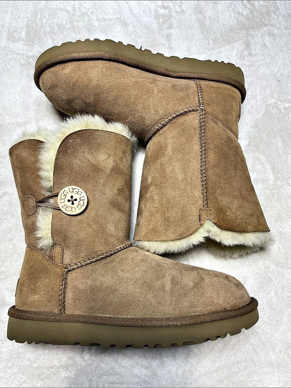 UGG Bailey Button Boot Brown US 7